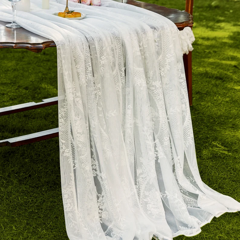 Her table is cute  White party decorations, White party, White